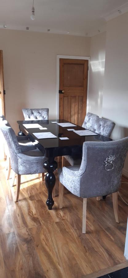 Our Guests Are Royal Apartment Wellingborough Exterior foto