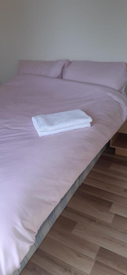 Our Guests Are Royal Apartment Wellingborough Exterior foto