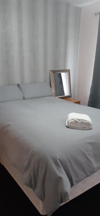 Our Guests Are Royal Apartment Wellingborough Exterior foto