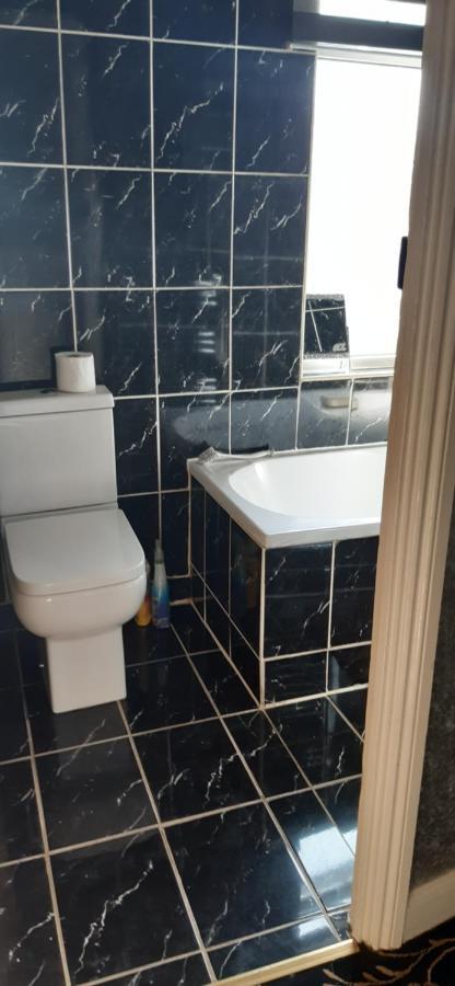 Our Guests Are Royal Apartment Wellingborough Exterior foto