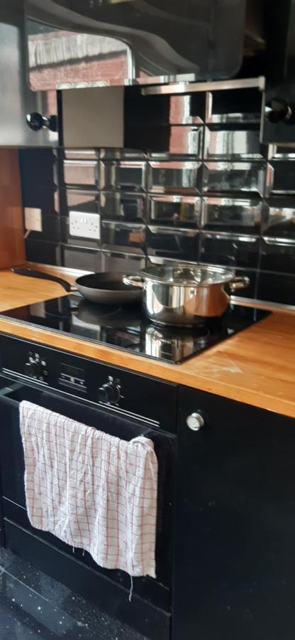 Our Guests Are Royal Apartment Wellingborough Exterior foto