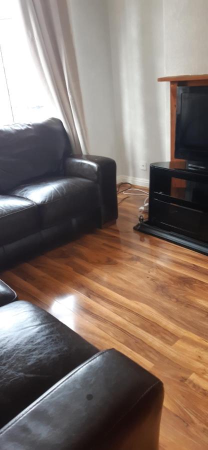Our Guests Are Royal Apartment Wellingborough Exterior foto